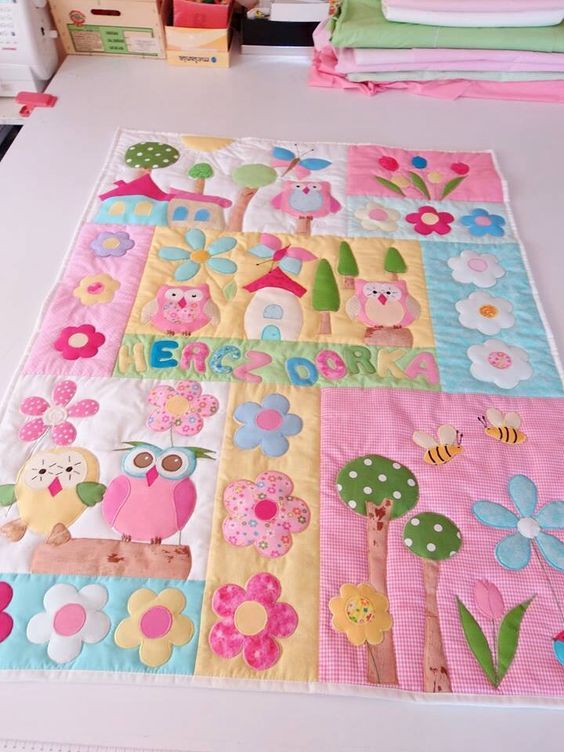 La copertina patchwork con gli orsetti rosa
